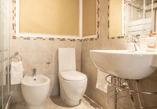 Appartamento a Lucca - Madalina Apartment in Center Town Appartamento a Lucca - Madalina Apartment in Center Town