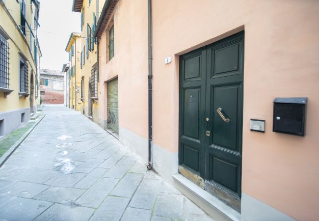 Appartamento a Lucca - Madalina Apartment in Center Town Appartamento a Lucca - Madalina Apartment in Center Town