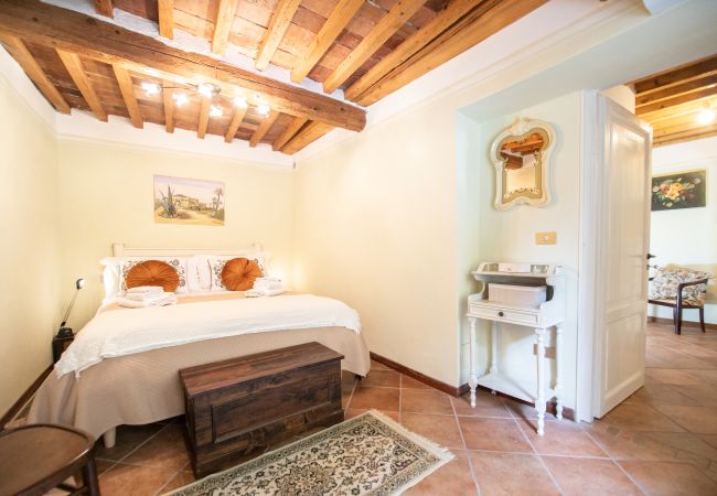 Appartamento a Lucca - Madalina Apartment in Center Town Appartamento a Lucca - Madalina Apartment in Center Town