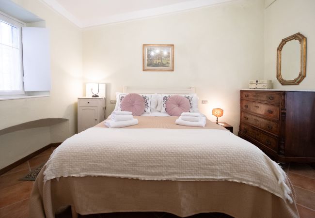 Appartamento a Lucca - Madalina Apartment in Center Town Appartamento a Lucca - Madalina Apartment in Center Town