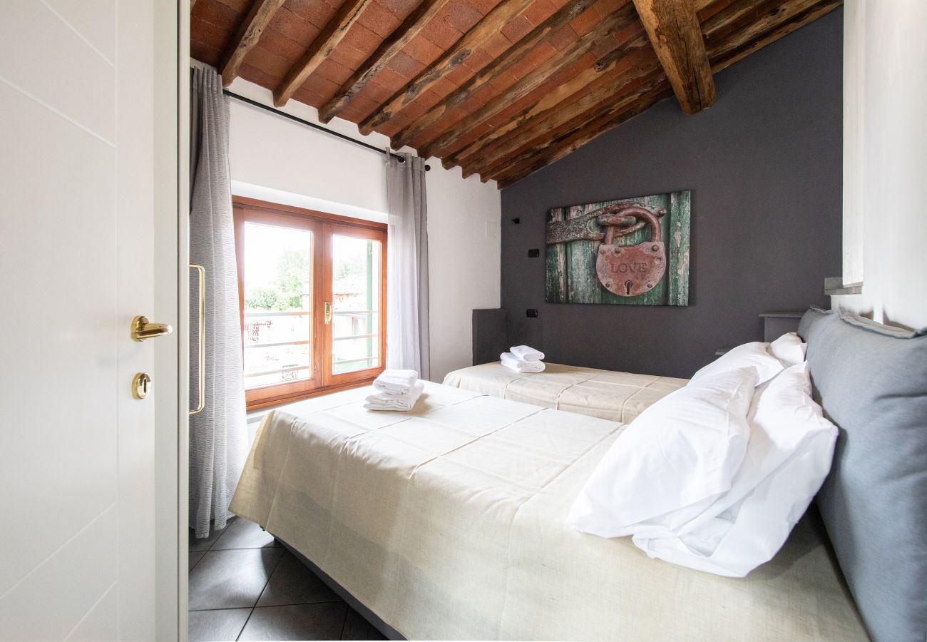 Casa a Capannori - Casa I Tre Cipressi with Swimming Pool
