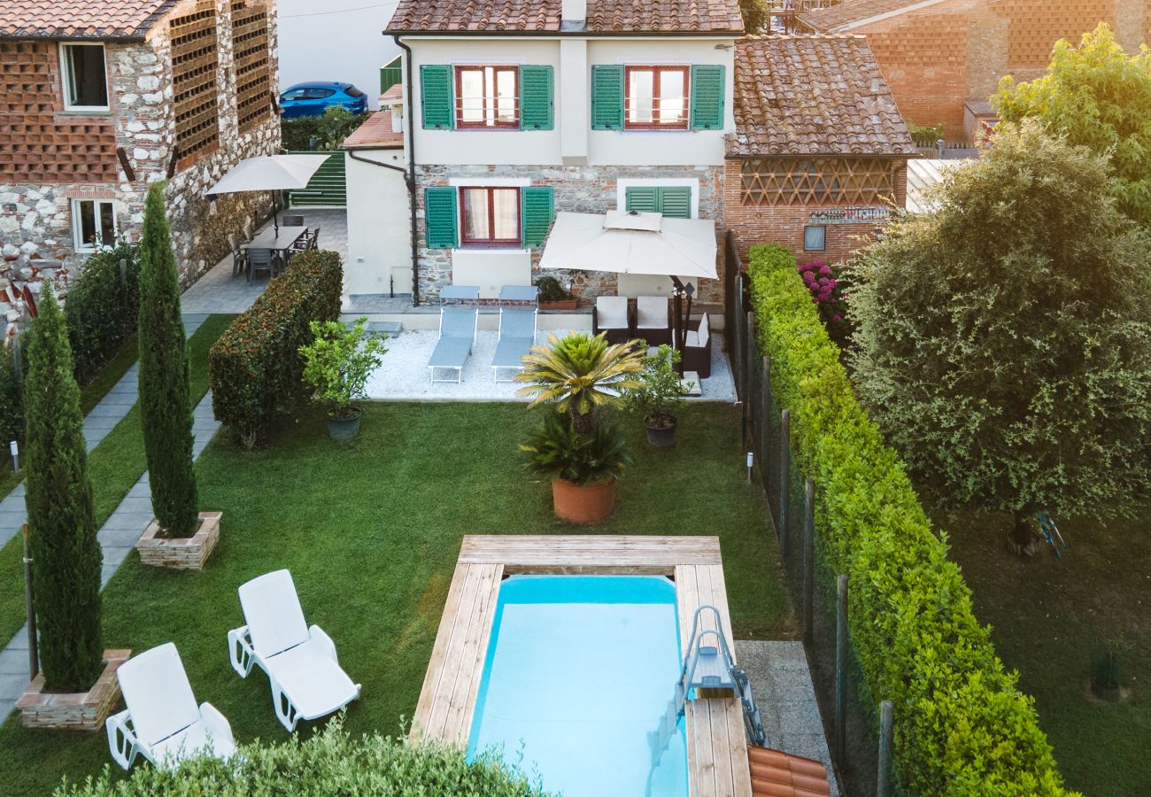 Casa a Capannori - Casa I Tre Cipressi with Swimming Pool