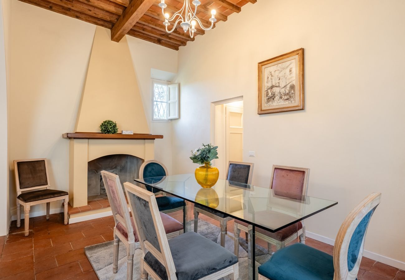 Villa a Montecarlo - Villa Il Gufo with Swimming Pool