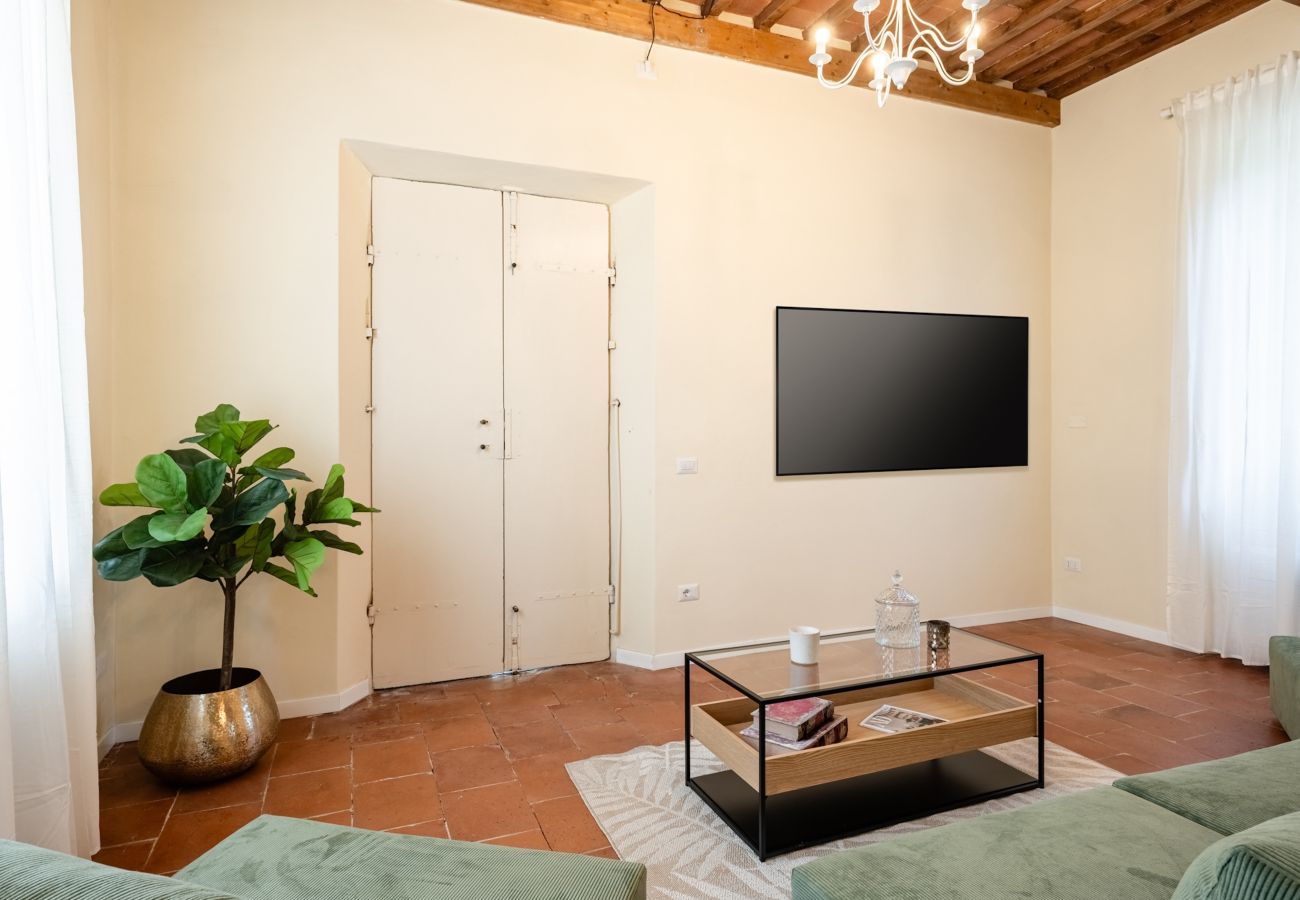 Villa a Montecarlo - Villa Il Gufo with Swimming Pool