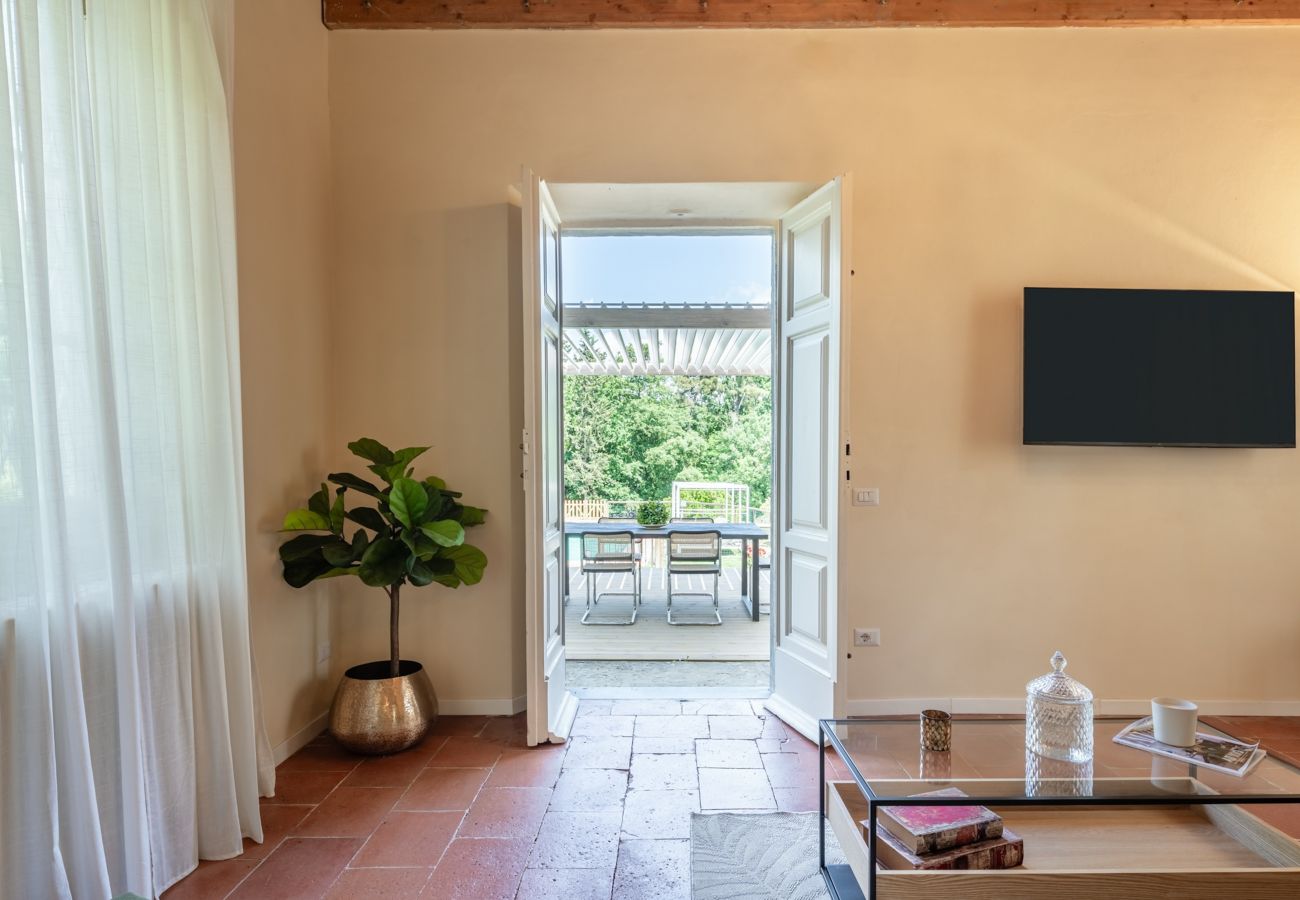 Villa a Montecarlo - Villa Il Gufo with Swimming Pool