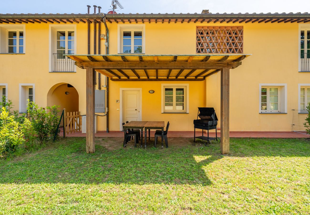 Appartamento a Capannori - Il Melograno Apartment with Swimming Pool