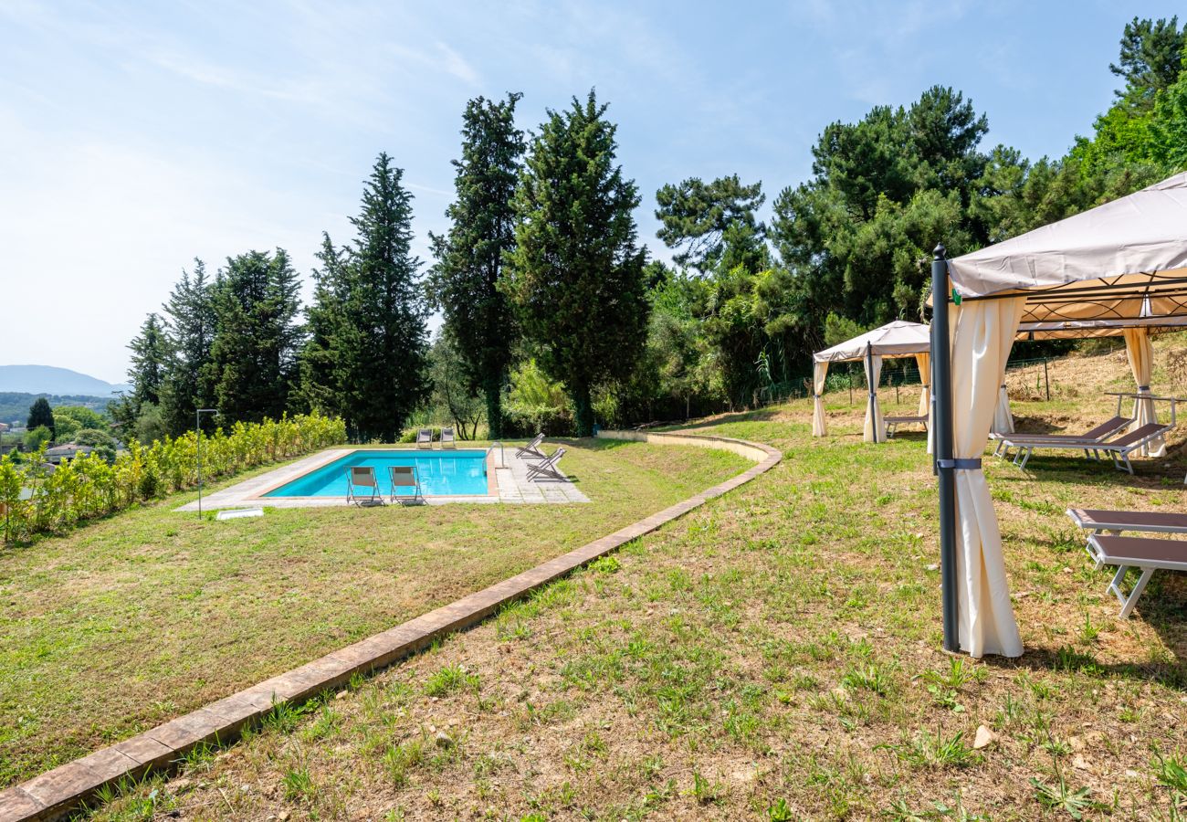 Appartamento a Capannori - Il Girasole Apartment with Swimming Pool