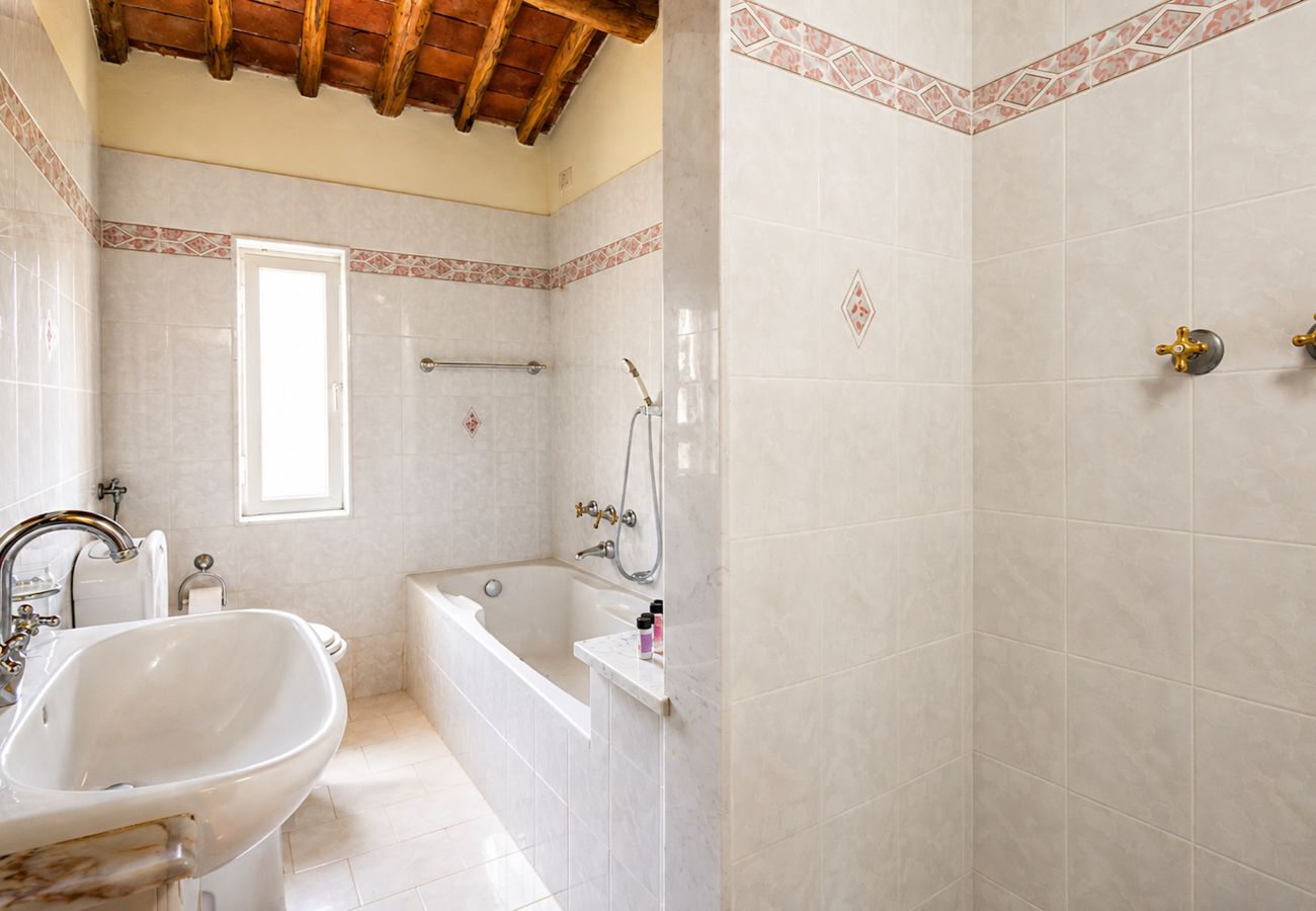 Appartamento a Capannori - Tenuta Gaetano Spadaro, Frantoio Apartment with Po