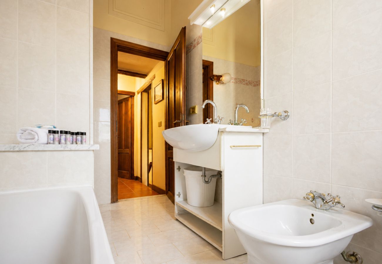 Appartamento a Capannori - Tenuta Gaetano Spadaro, Frantoio Apartment with Po