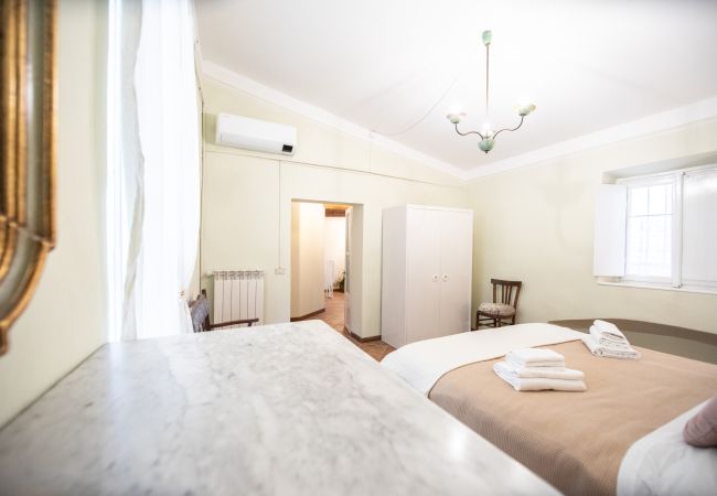 Ferienwohnung in Lucca - Madalina Apartment in Center Town Ferienwohnung in Lucca - Madalina Apartment in Center Town