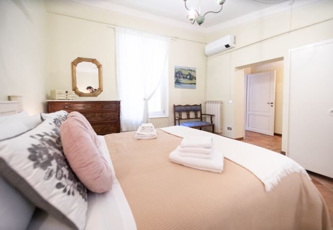 Ferienwohnung in Lucca - Madalina Apartment in Center Town Ferienwohnung in Lucca - Madalina Apartment in Center Town