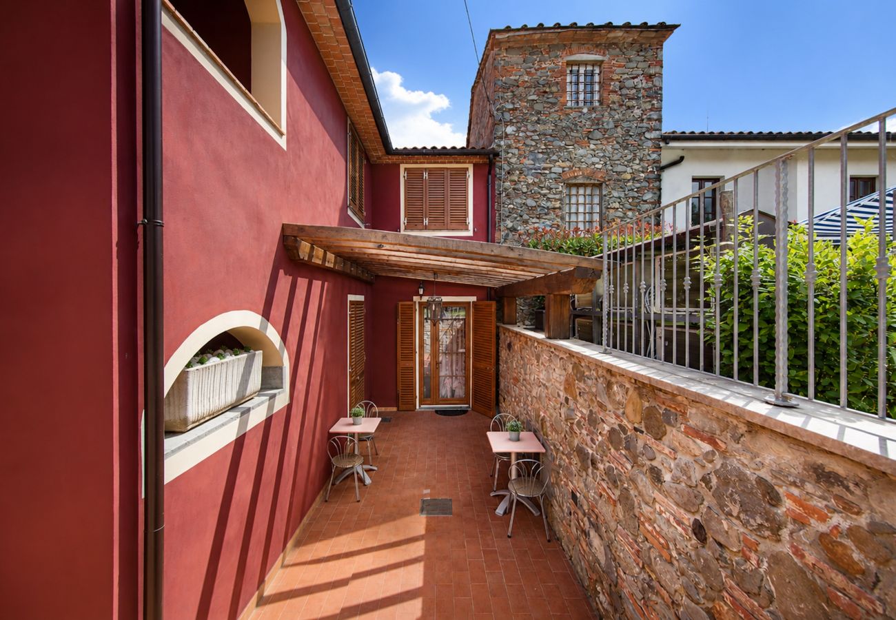 Ferienwohnung in Porcari - Colle Apartment with Swimming Pool