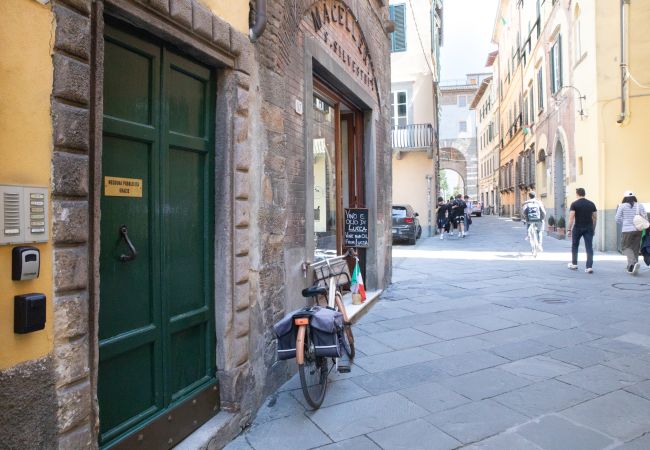 Ferienwohnung in Lucca - Golden House in Center Town by Abita Ferienwohnung in Lucca - Golden House in Center Town by Abita