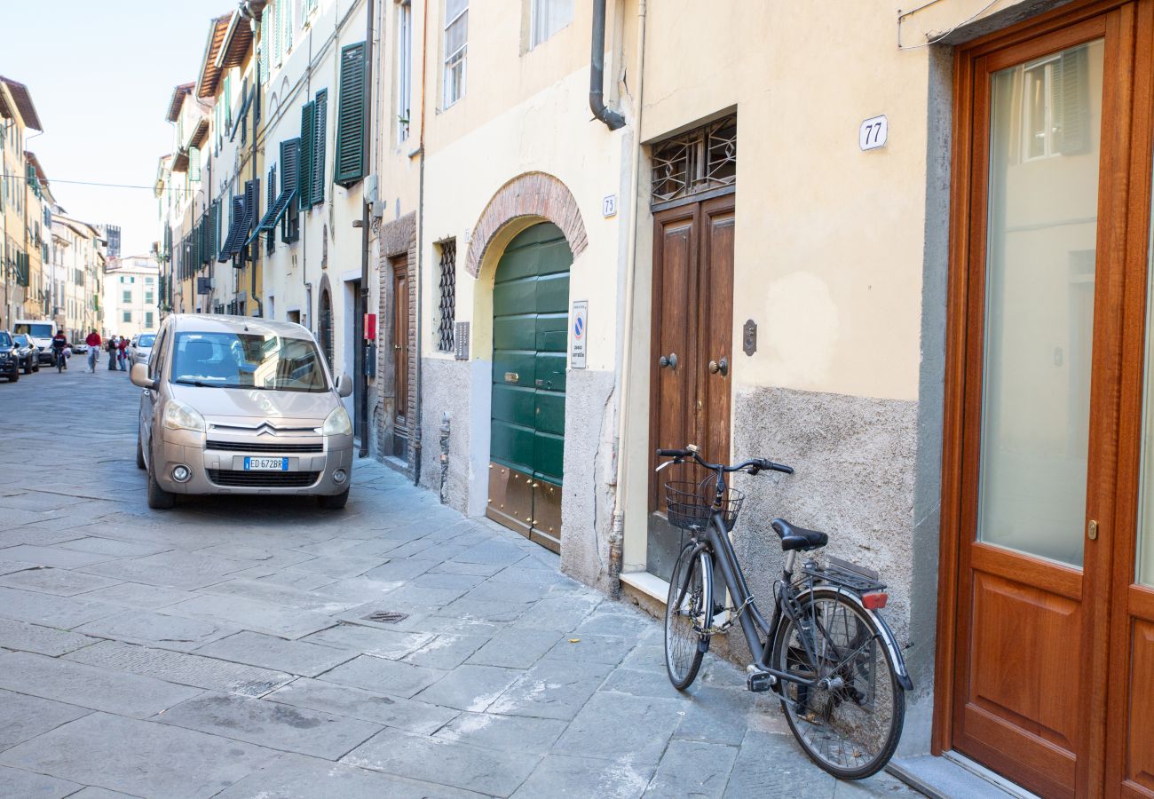 Ferienwohnung in Lucca - Bonnie 's Hideaway with terrace by Abita