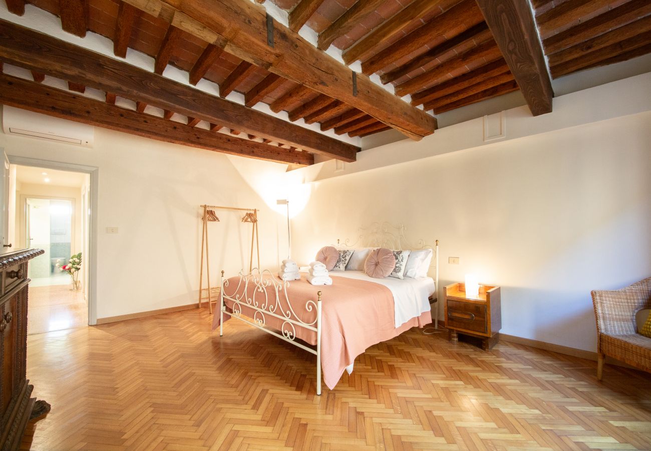 Ferienwohnung in Lucca - Bonnie 's Hideaway with terrace by Abita