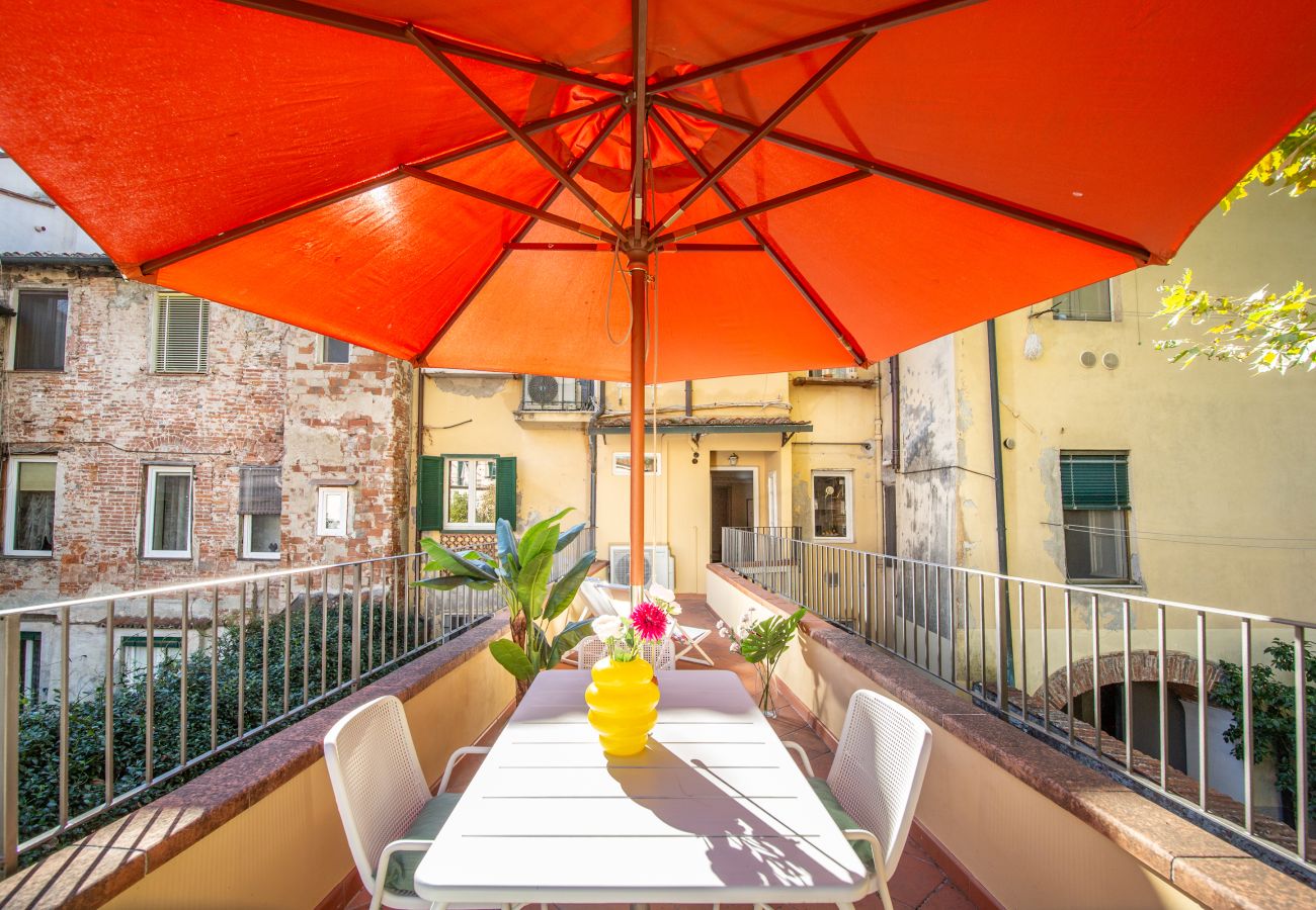 Ferienwohnung in Lucca - Bonnie 's Hideaway with terrace by Abita