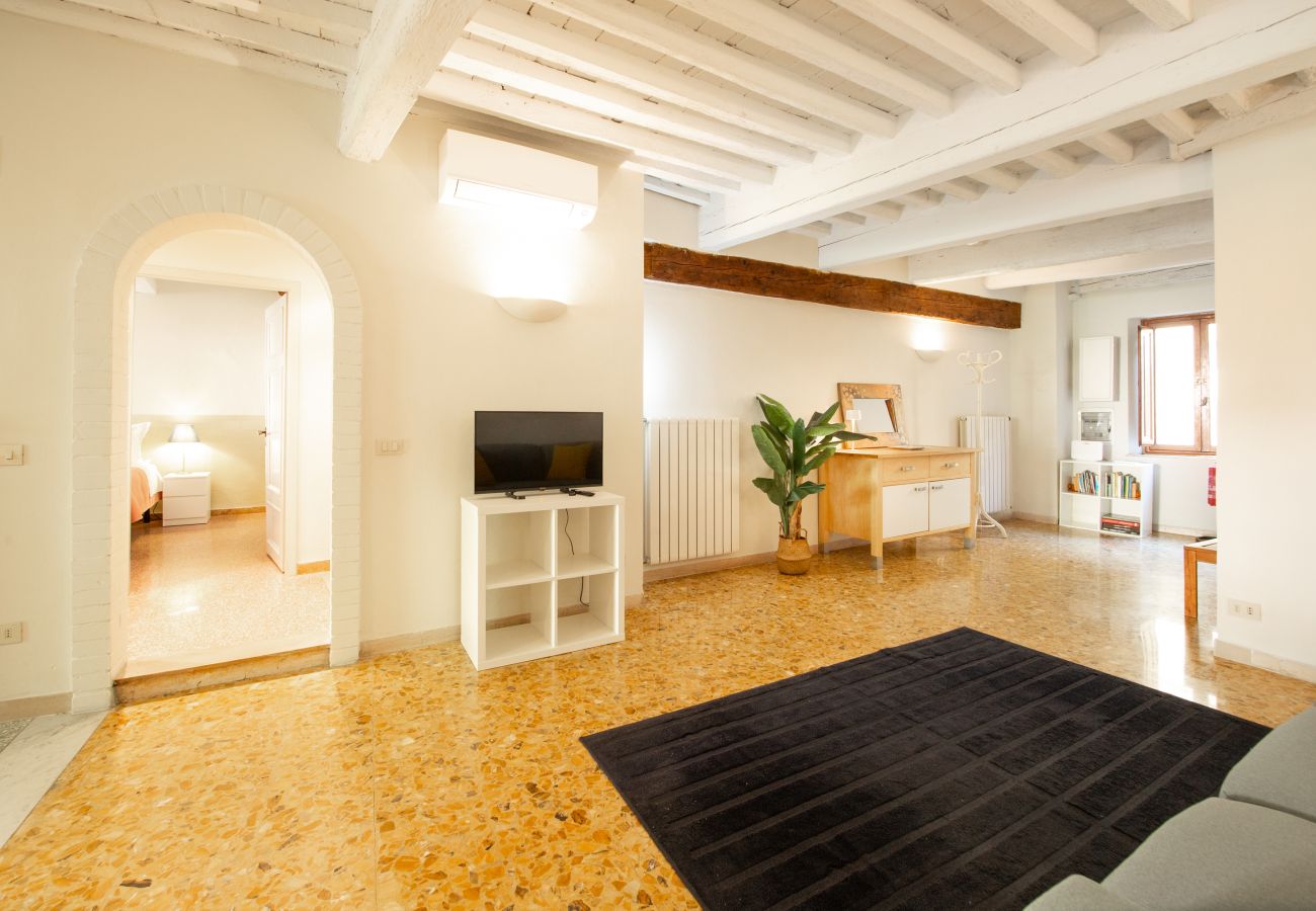 Ferienwohnung in Lucca - Bonnie 's Hideaway with terrace by Abita