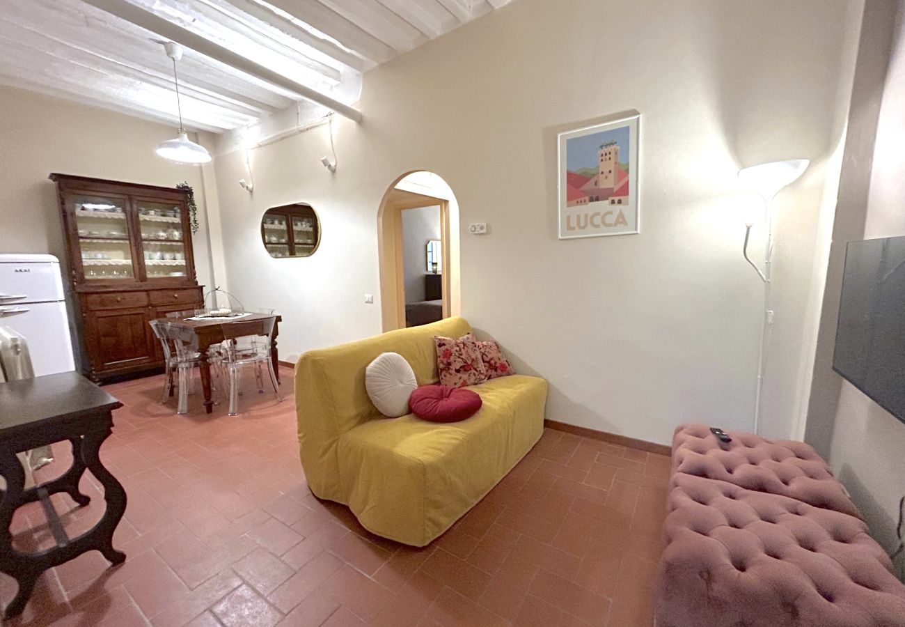 Ferienwohnung in Lucca - Pelleria 32, in Center Town by Abita