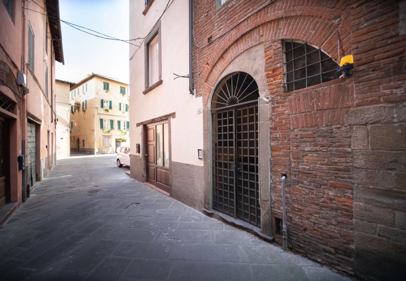 Ferienwohnung in Lucca - Pelleria 32, in Center Town by Abita