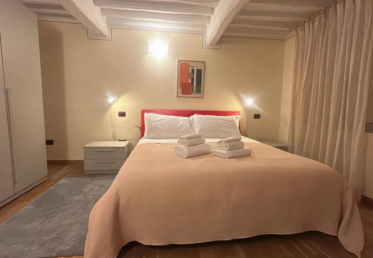 Ferienwohnung in Lucca - Palazzo Civetta, Assiolo in Center Town Ferienwohnung in Lucca - Palazzo Civetta, Assiolo in Center Town