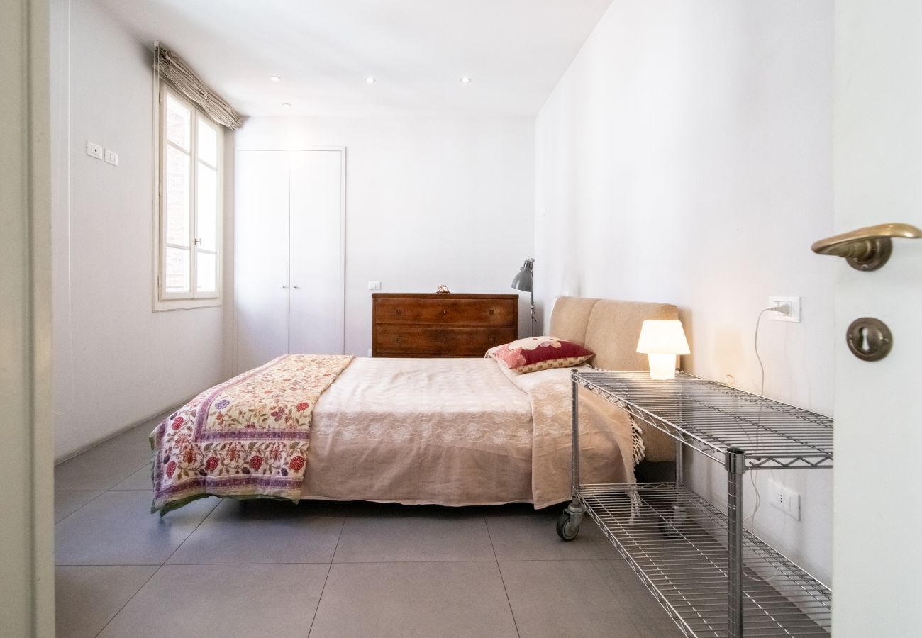 Ferienwohnung in Lucca - Arcobaleno Apartment in Center Town with Terrace