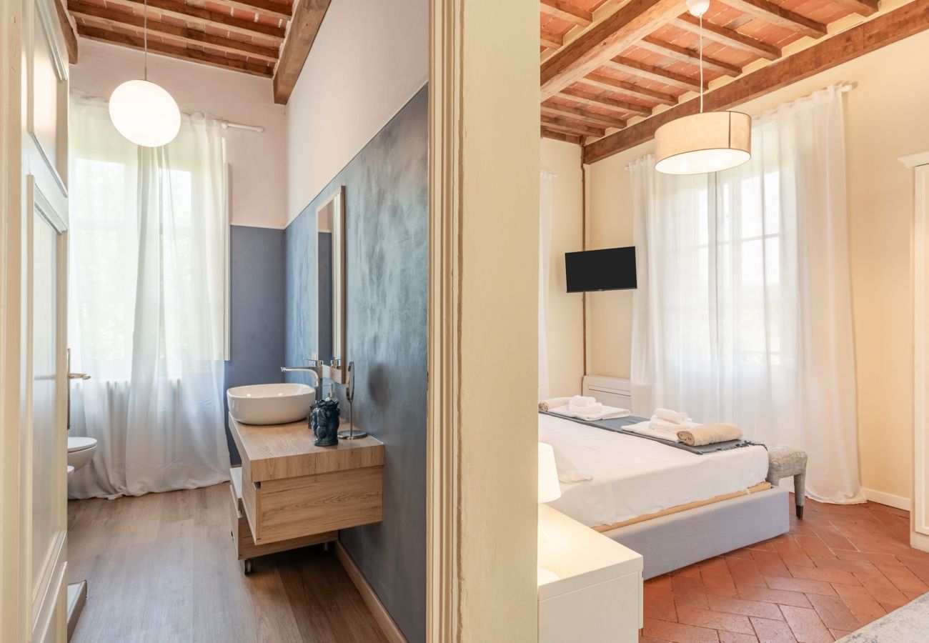 Villa in Montecarlo - Villa Il Gufo with Swimming Pool