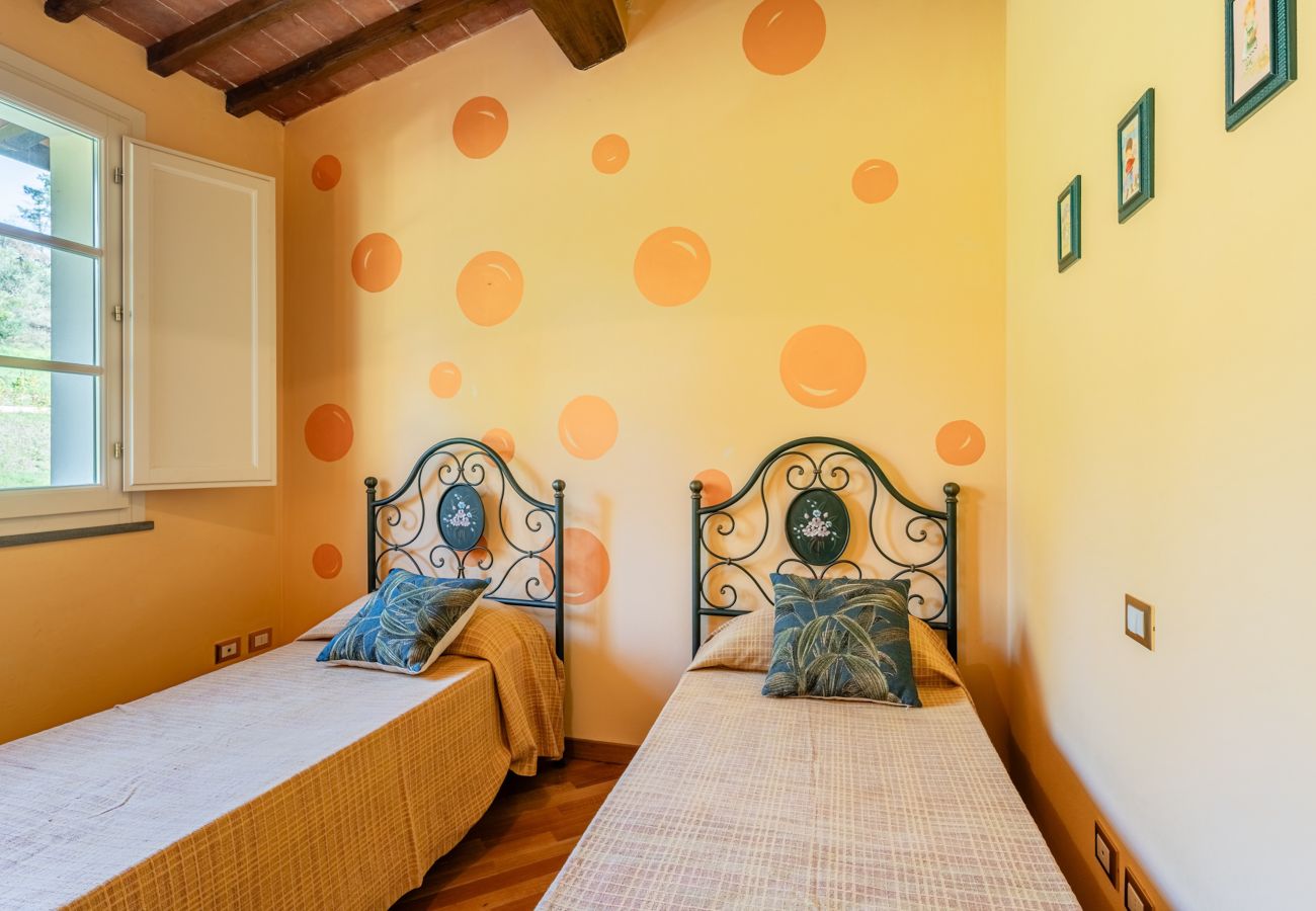 Ferienwohnung in Capannori - Il Melograno Apartment with Swimming Pool