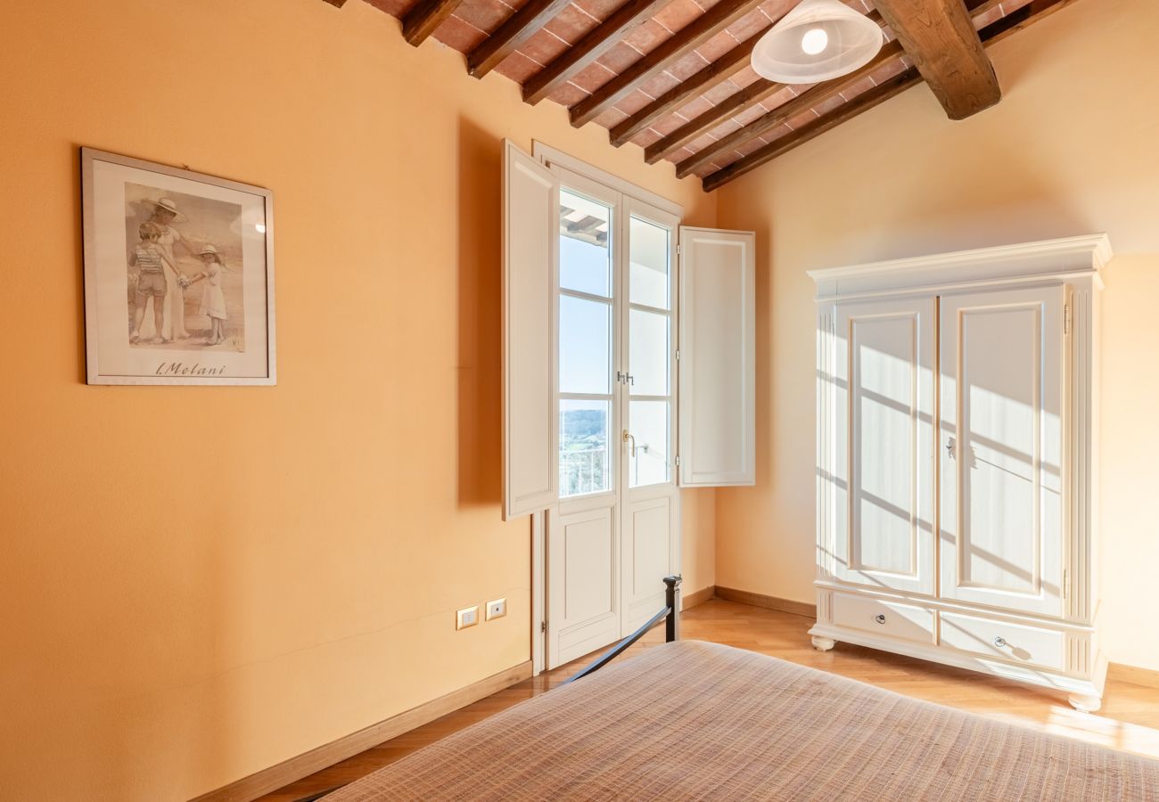 Ferienwohnung in Capannori - Il Melograno Apartment with Swimming Pool