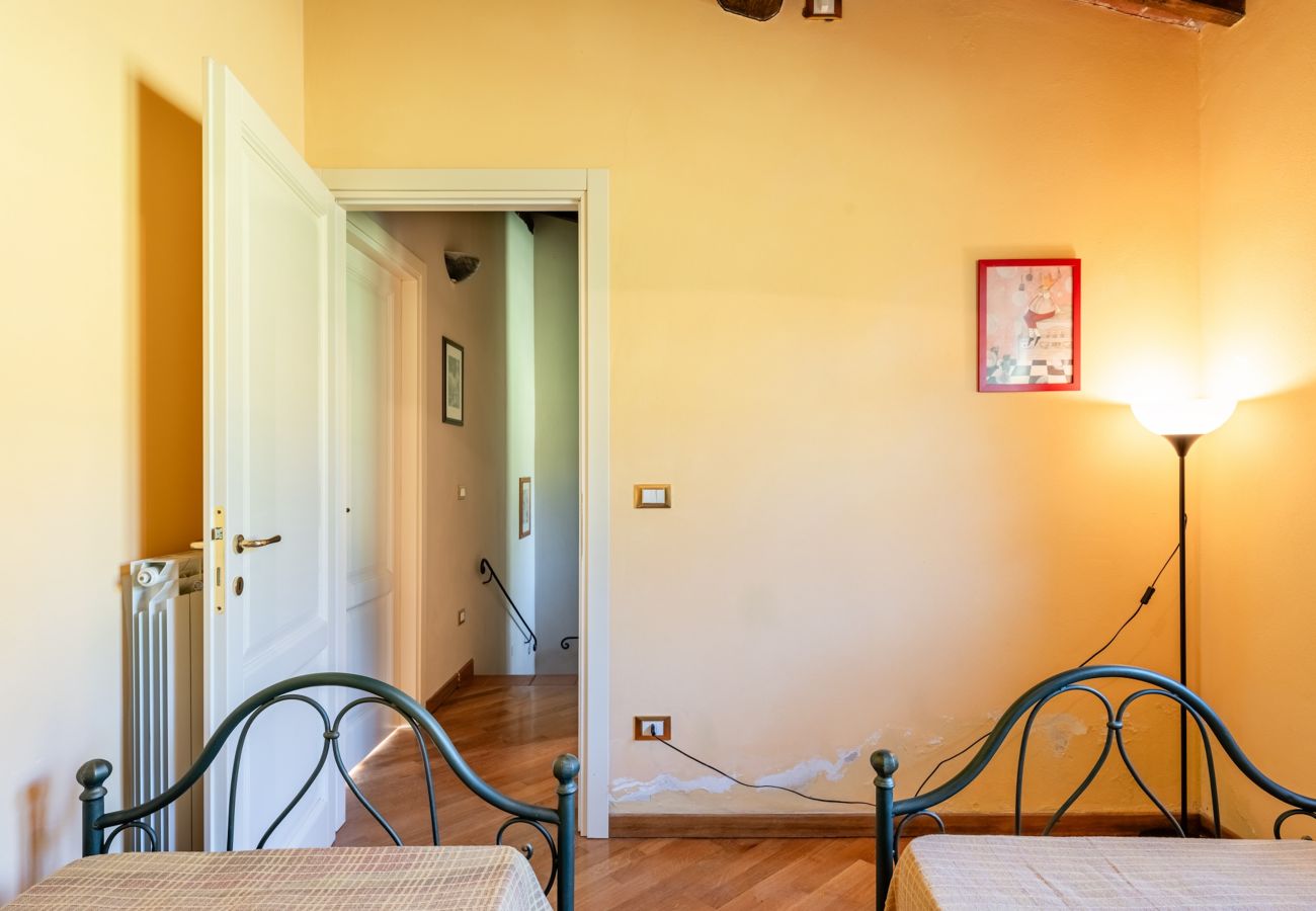 Ferienwohnung in Capannori - Il Melograno Apartment with Swimming Pool