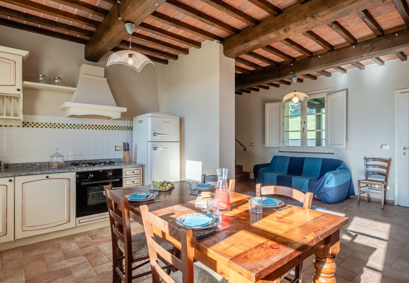 Ferienwohnung in Capannori - Il Melograno Apartment with Swimming Pool