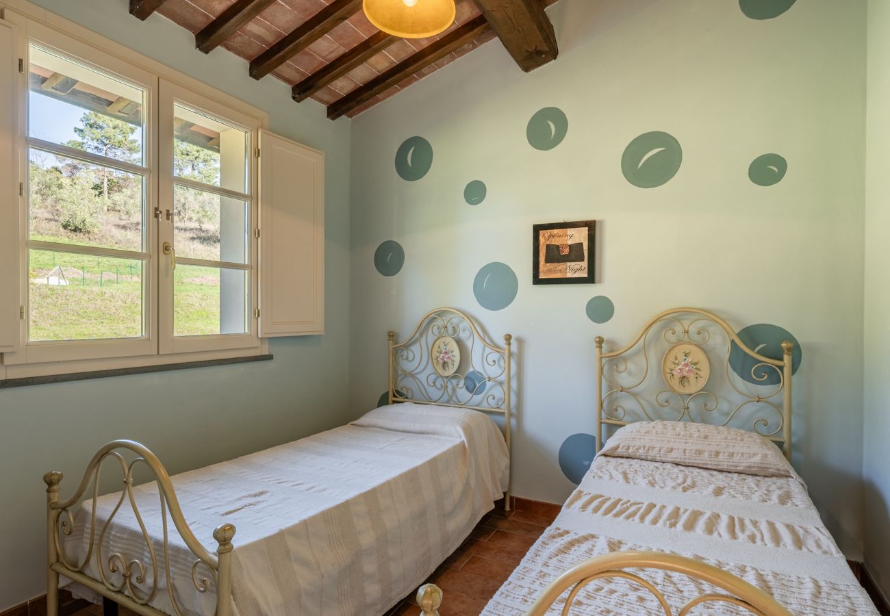 Ferienwohnung in Capannori - Romeo Apartment with Swimming Pool