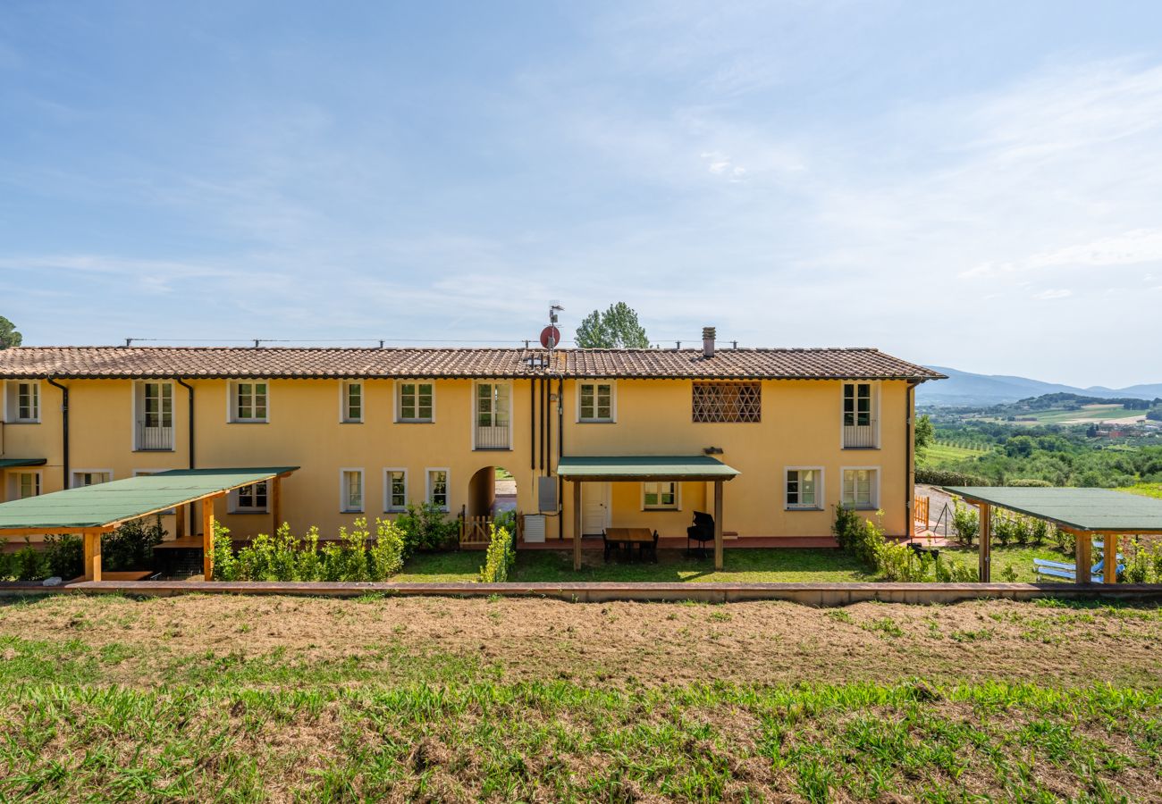 Ferienwohnung in Capannori - Romeo Apartment with Swimming Pool