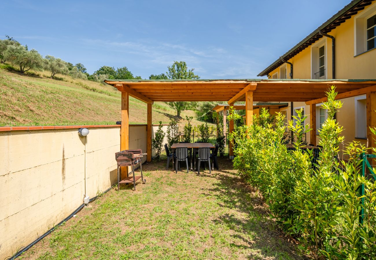 Ferienwohnung in Capannori - Romeo Apartment with Swimming Pool