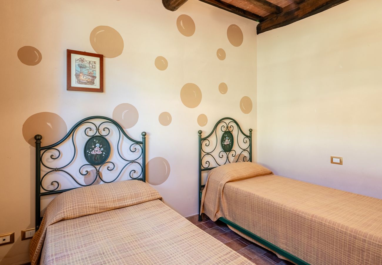 Ferienwohnung in Capannori - Il Girasole Apartment with Swimming Pool