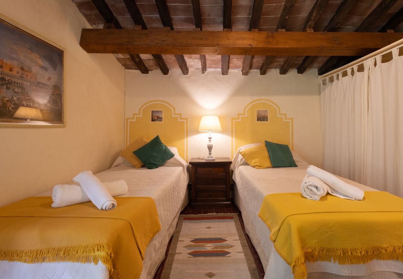 Villa in Capannori - Villa Roocello, charming retreat with pool