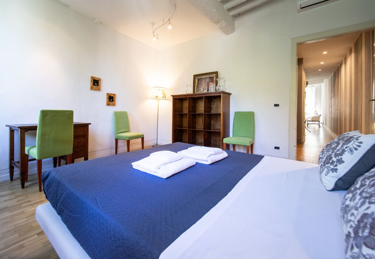 Apartment in Lucca - Tango Luxury Suite in Center Town