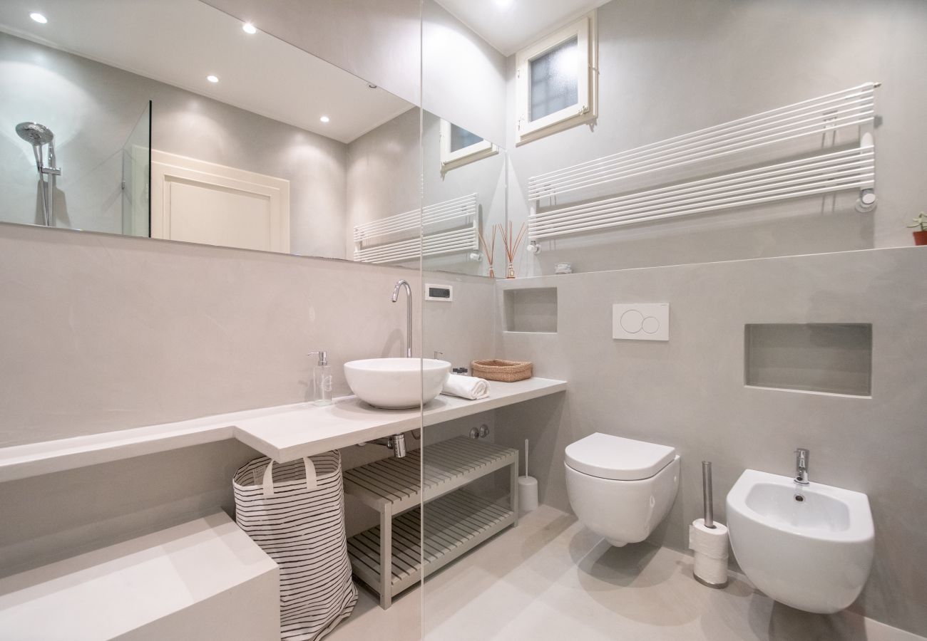 Apartment in Lucca - Tango Luxury Suite in Center Town