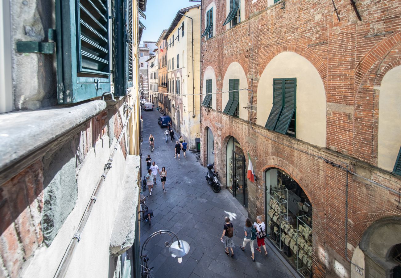 Apartment in Lucca - Tango Luxury Suite in Center Town
