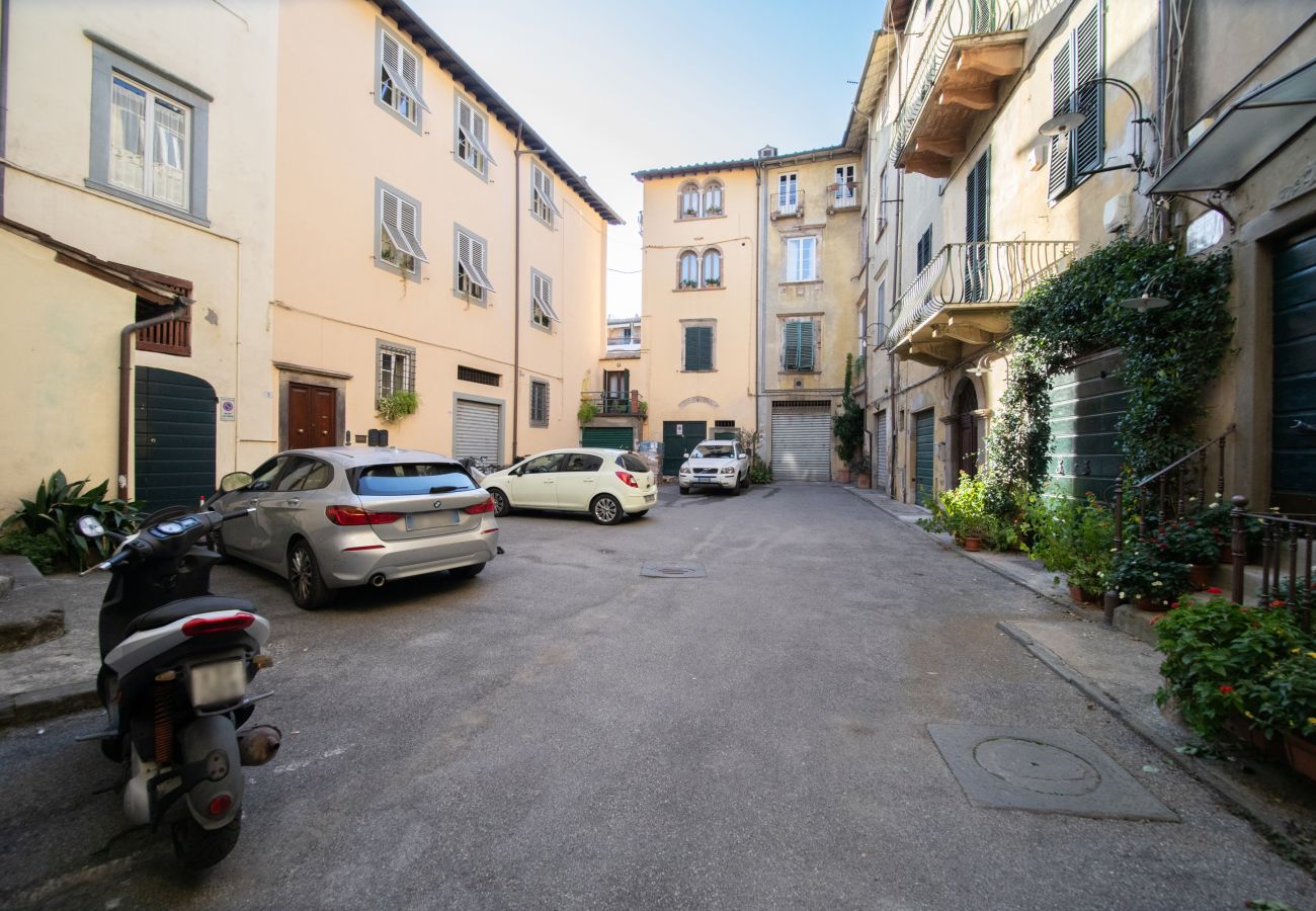 Apartment in Lucca - Casa Sophia, a timeless stay in Lucca