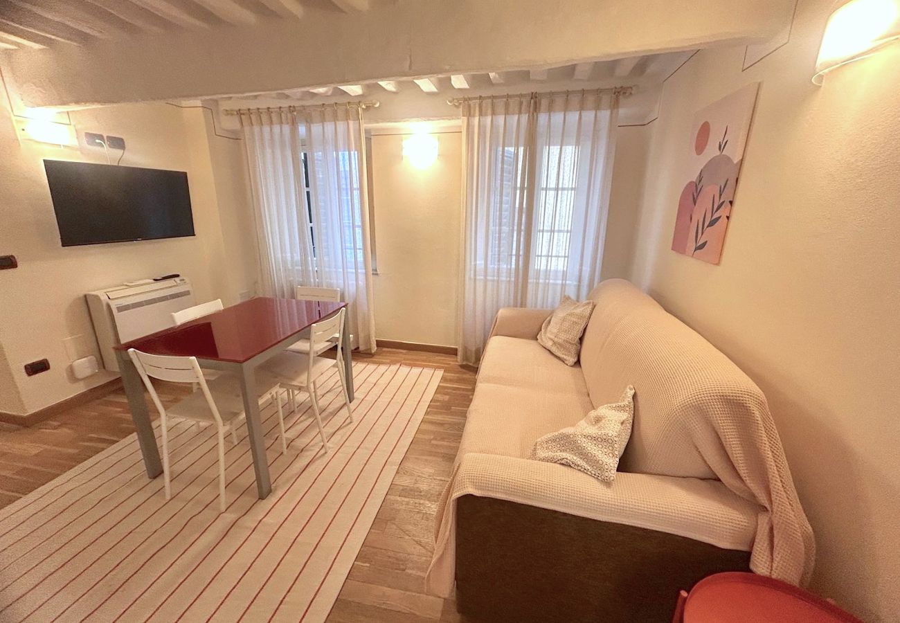 Apartment in Lucca - Palazzo Civetta, Assiolo in Center Town Apartment in Lucca - Palazzo Civetta, Assiolo in Center Town