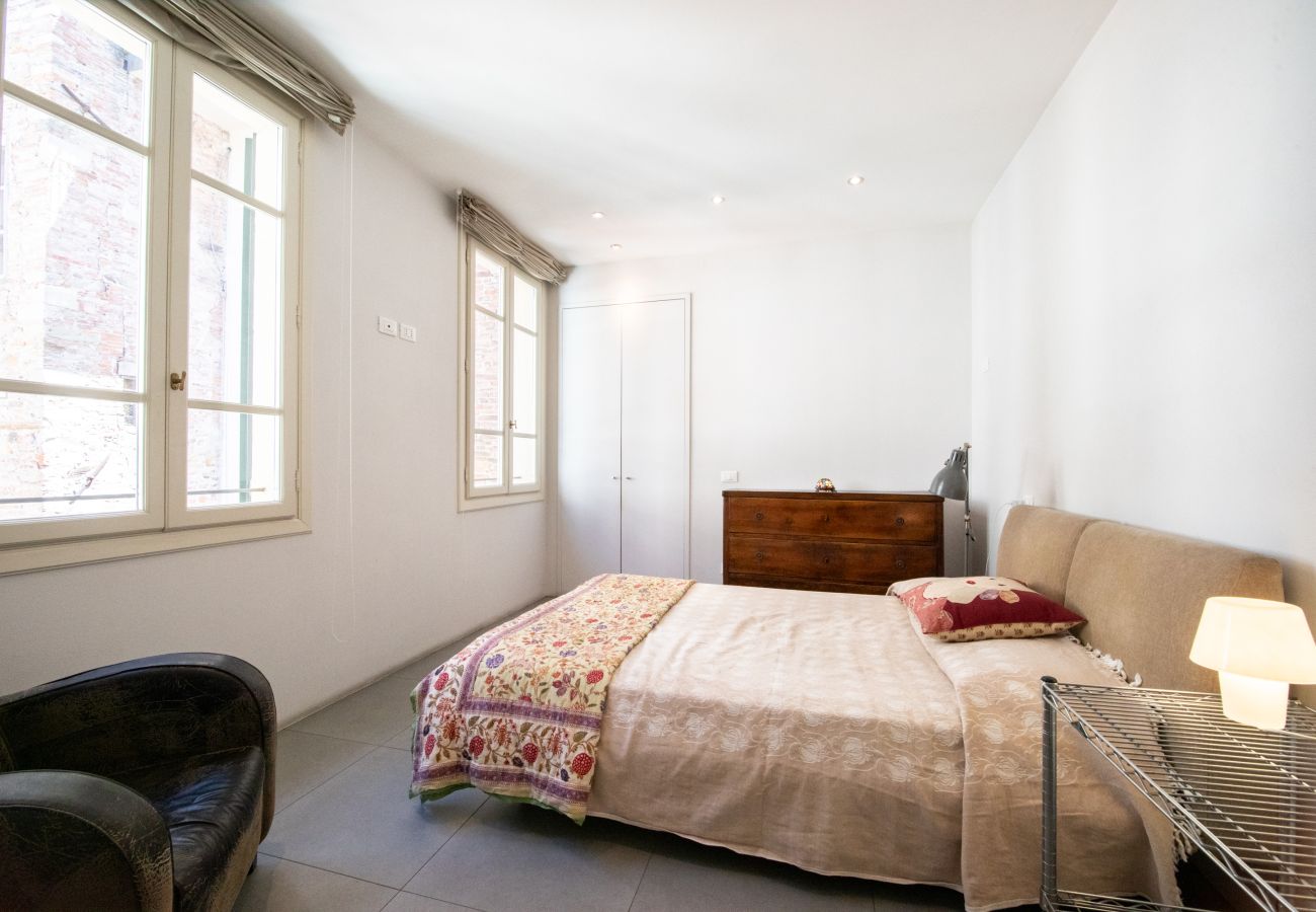 Apartment in Lucca - Arcobaleno Apartment in Center Town with Terrace