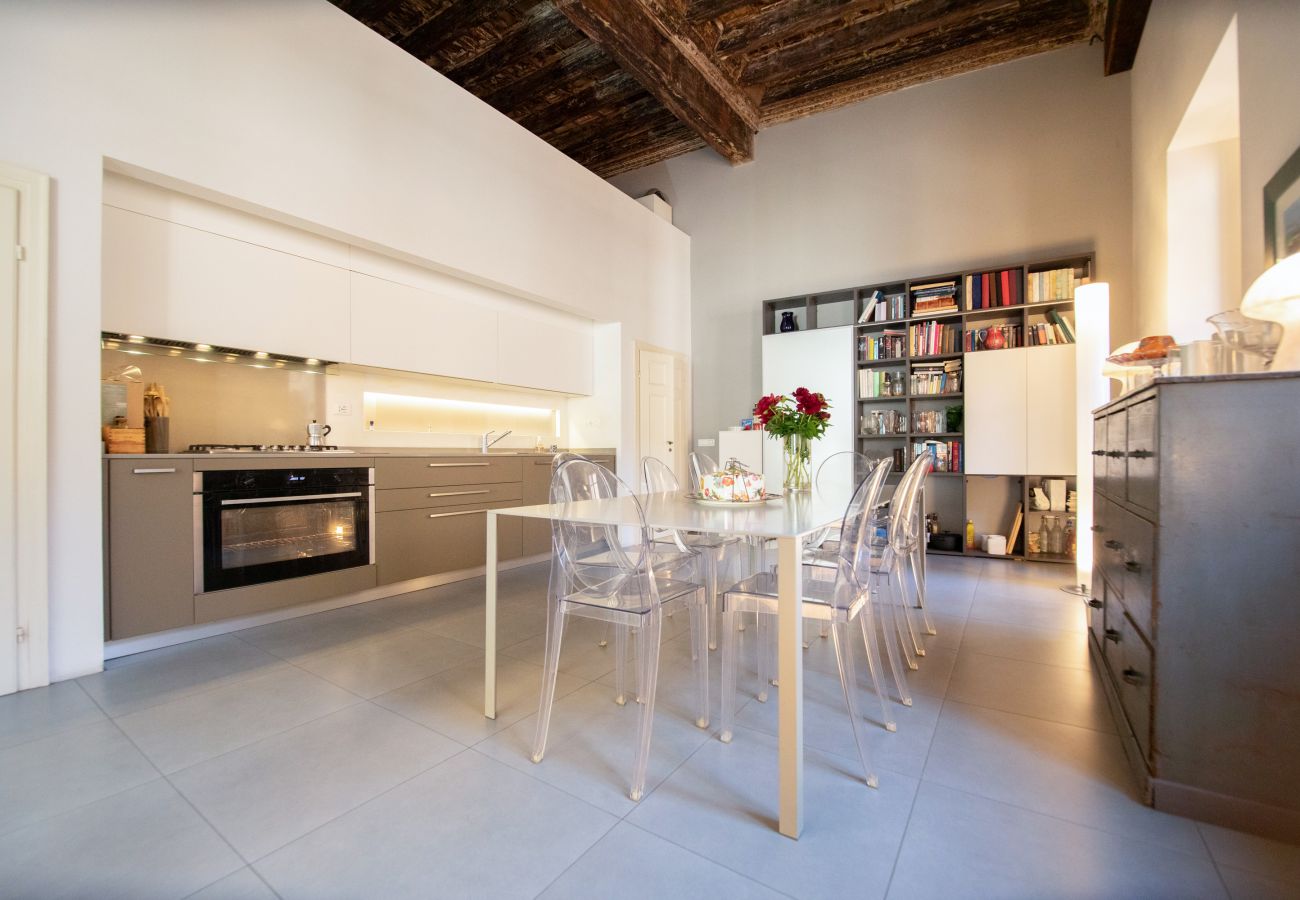 Apartment in Lucca - Arcobaleno Apartment in Center Town with Terrace