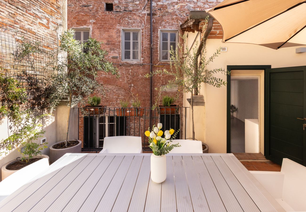 Apartment in Lucca - Arcobaleno Apartment in Center Town with Terrace