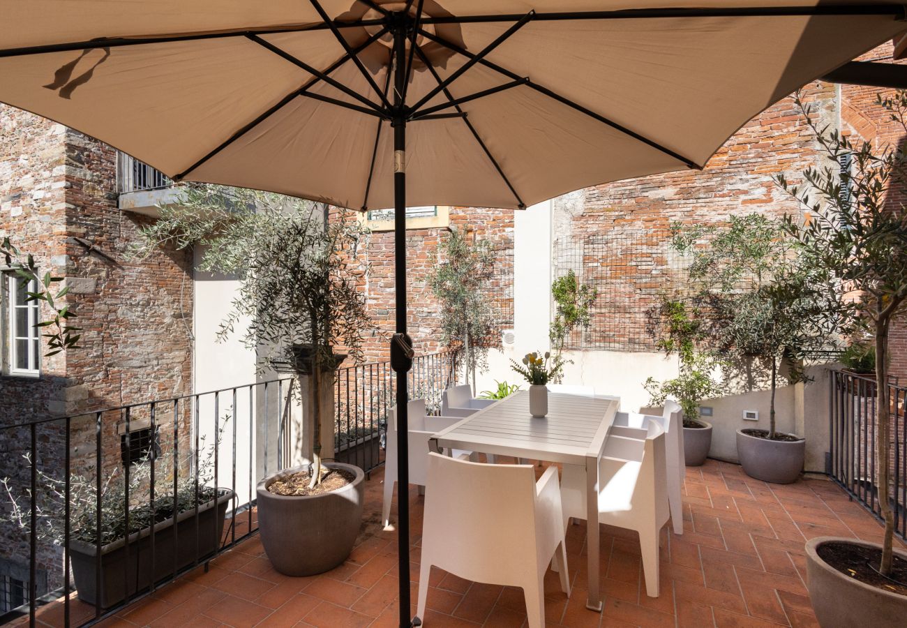 Apartment in Lucca - Arcobaleno Apartment in Center Town with Terrace