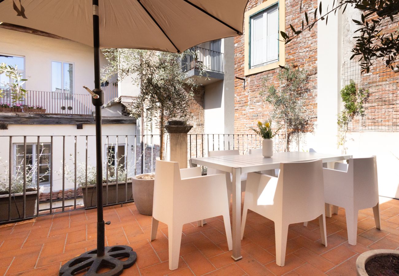 Apartment in Lucca - Arcobaleno Apartment in Center Town with Terrace