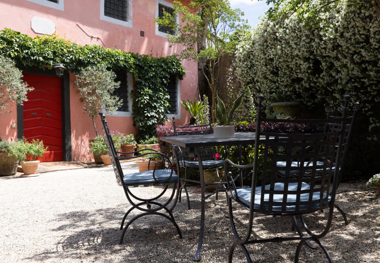 Villa in Capannori - Villa Roocello, charming retreat with pool