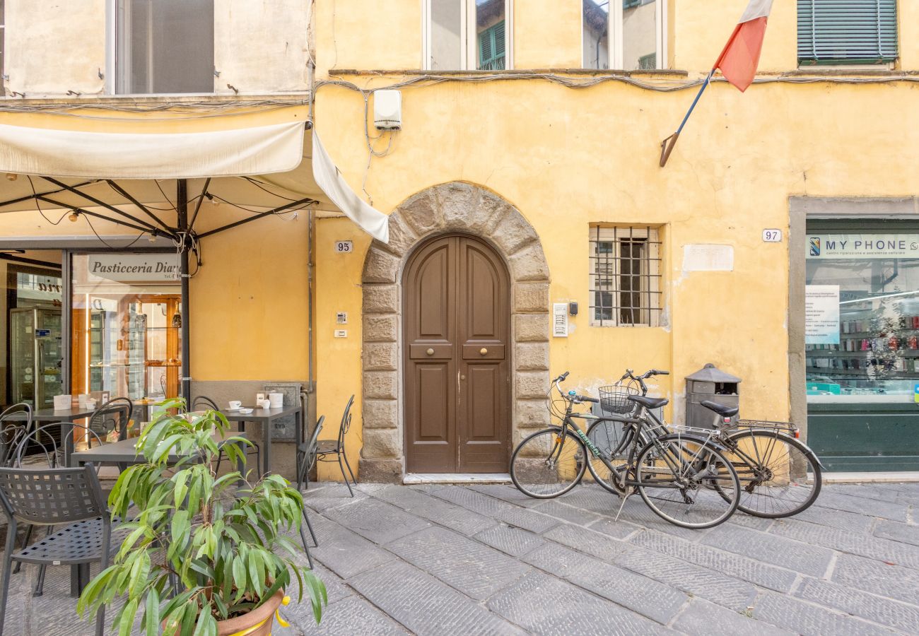 Apartment in Lucca - Casa d'Autore in Center Town