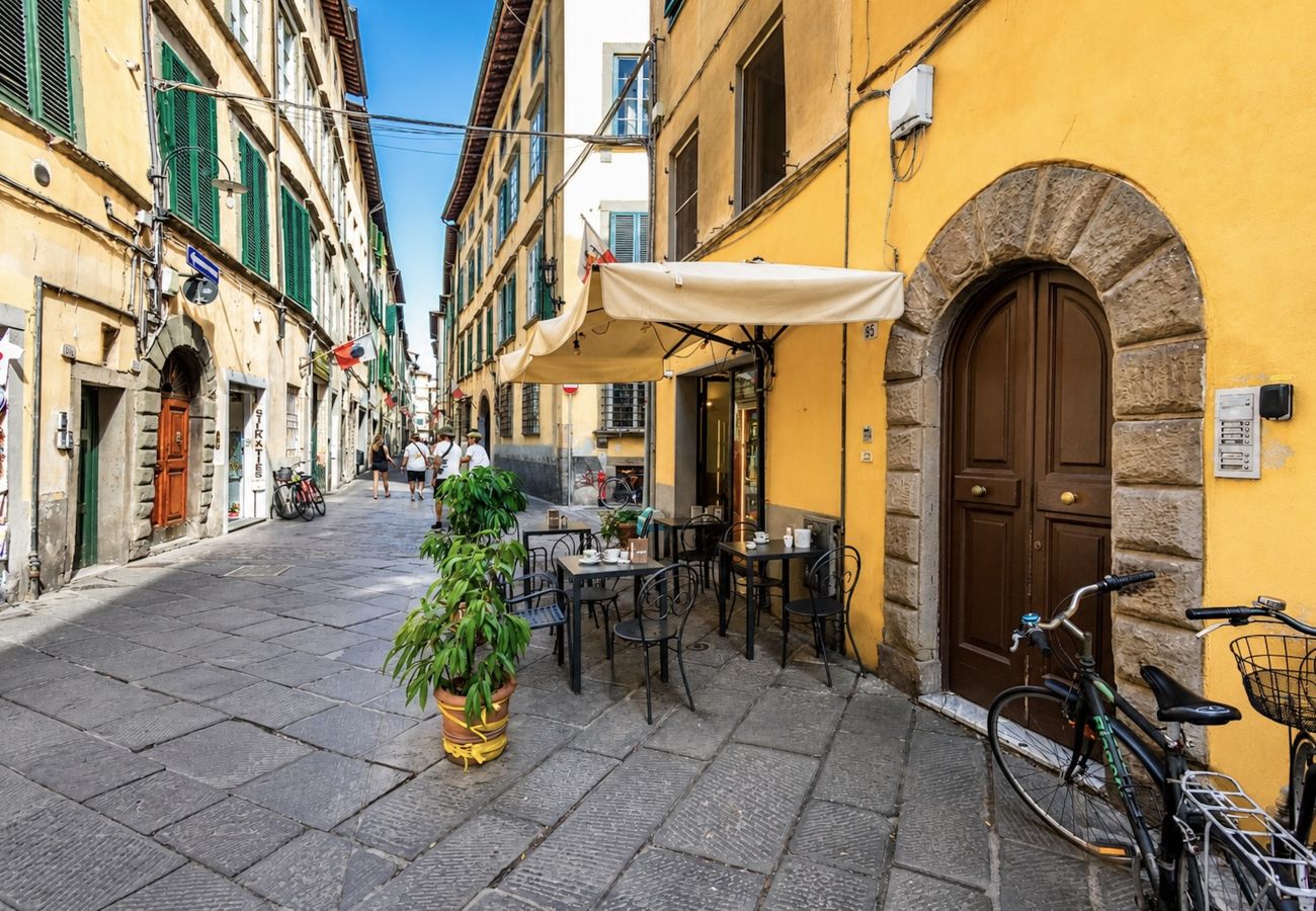 Apartment in Lucca - Casa d'Autore in Center Town