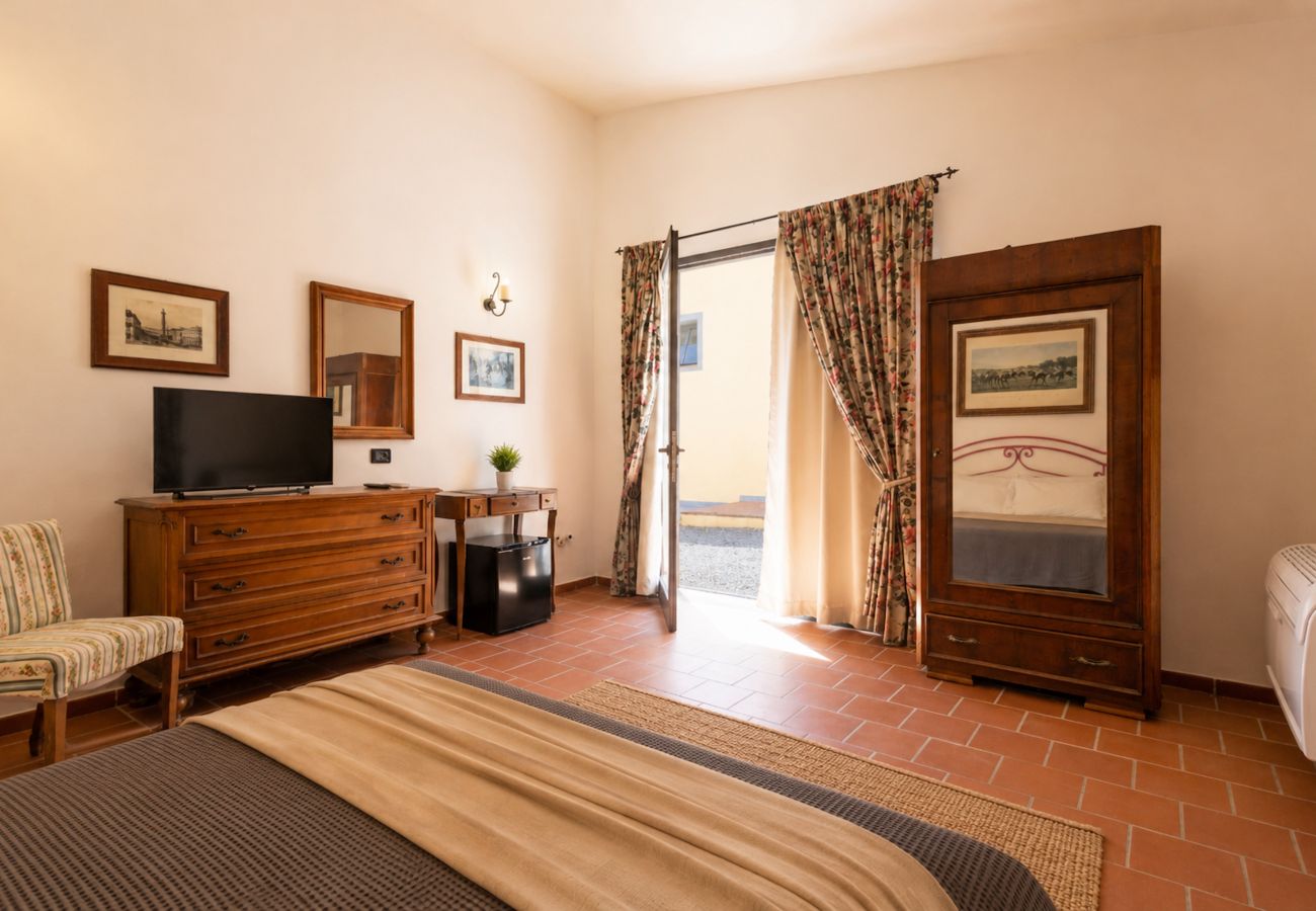 Rent by room in Capannori - Tenuta Gaetano Spadaro, Camera La Rosa