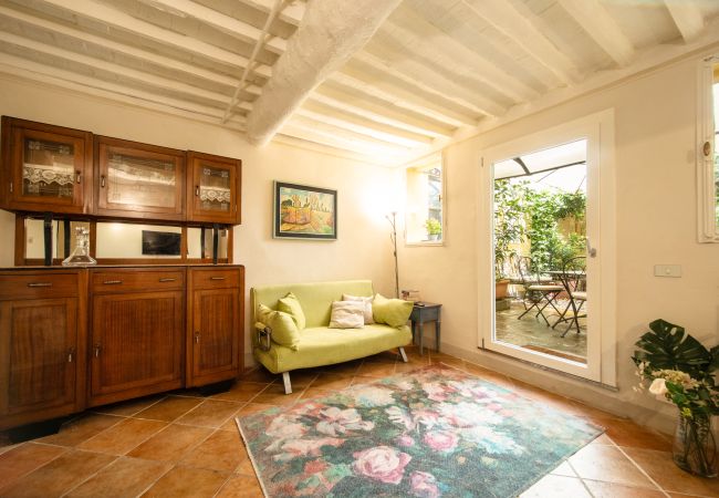 Apartamento en Lucca - Madalina Apartment in Center Town Apartamento en Lucca - Madalina Apartment in Center Town